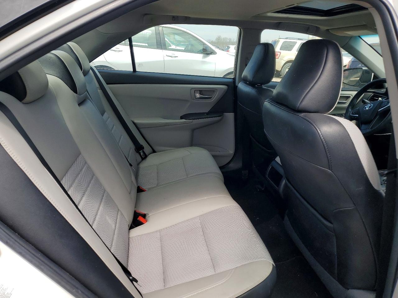 2016 TOYOTA CAMRY SE photo 28