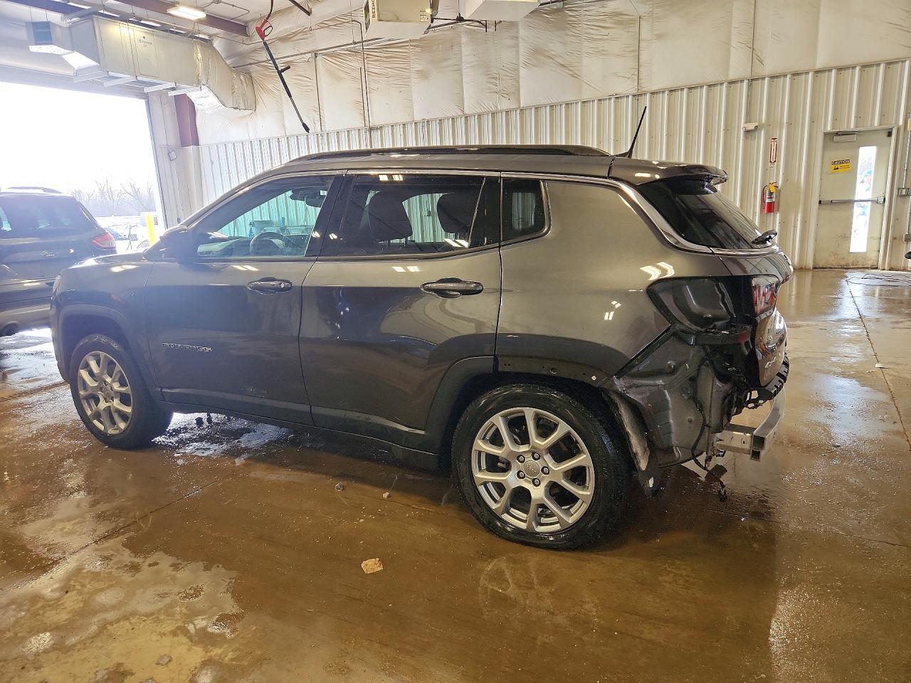 2022 JEEP COMPASS LATITUDE LUX photo 2