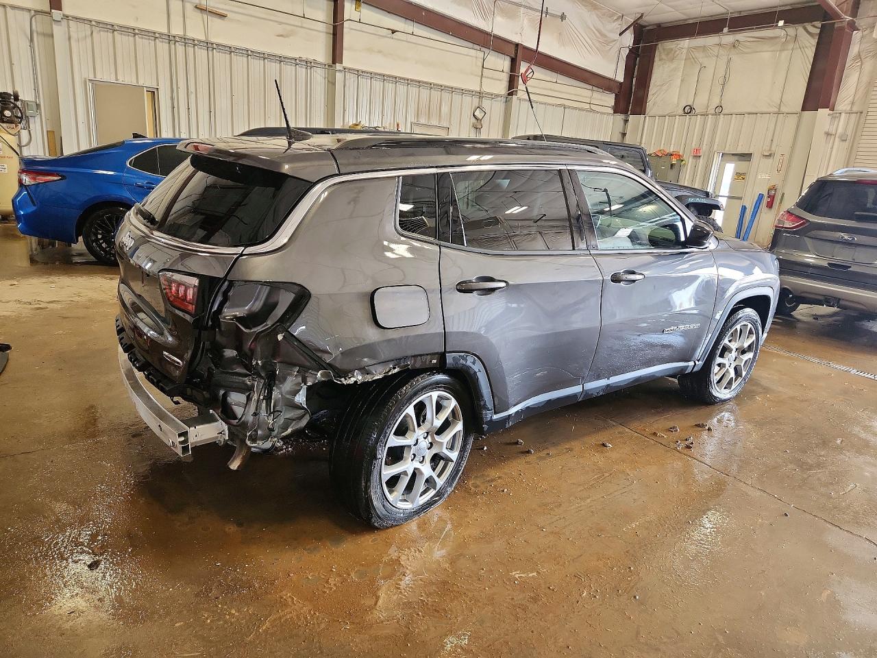 2022 JEEP COMPASS LATITUDE LUX photo 3