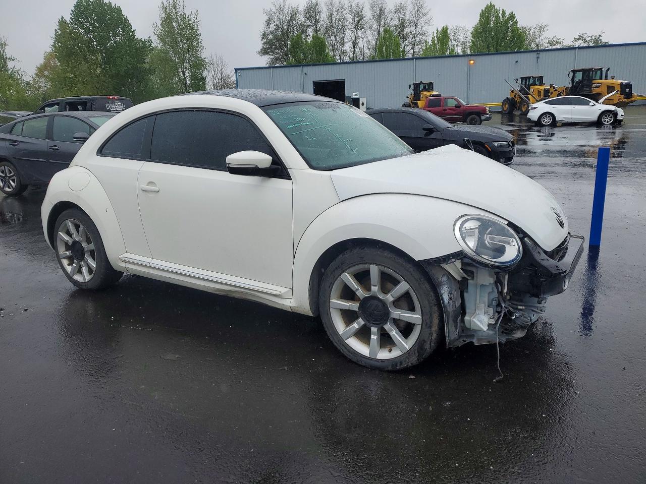 2013 VOLKSWAGEN BEETLE photo 7