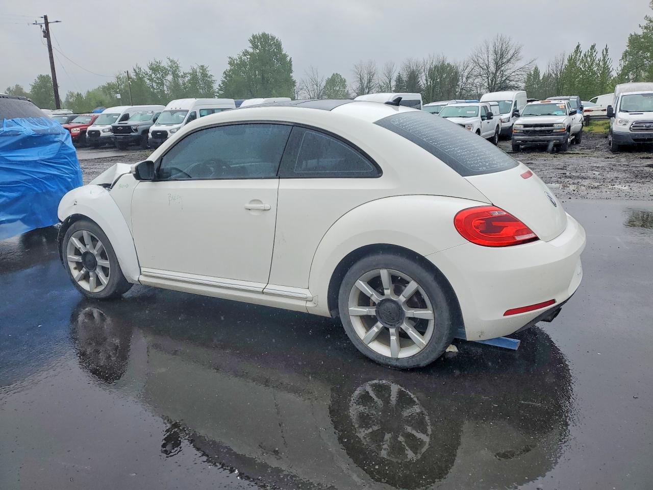 2013 VOLKSWAGEN BEETLE photo 3