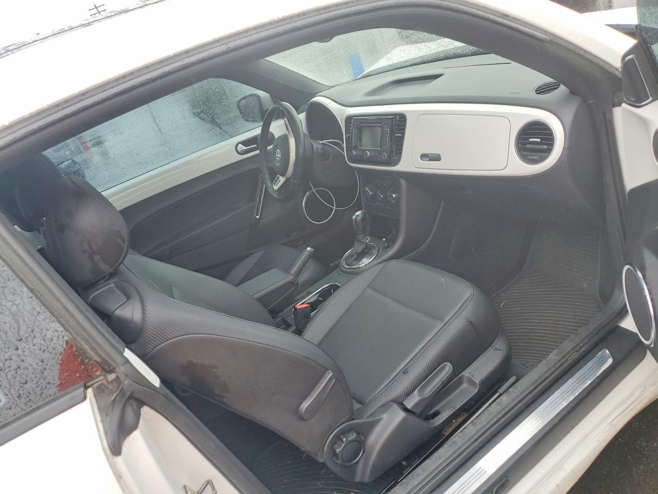 2013 VOLKSWAGEN BEETLE photo 17
