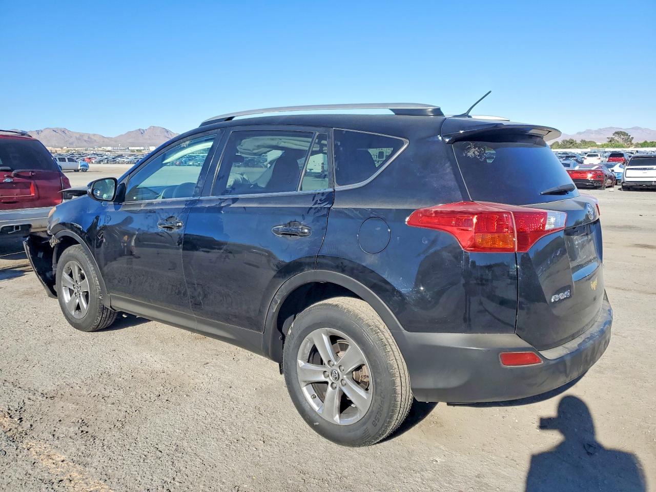 2015 TOYOTA RAV4 XLE photo 4