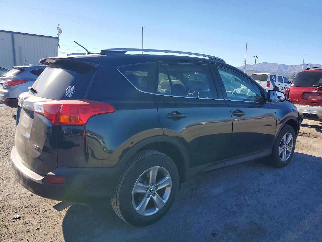 2015 TOYOTA RAV4 XLE photo 7