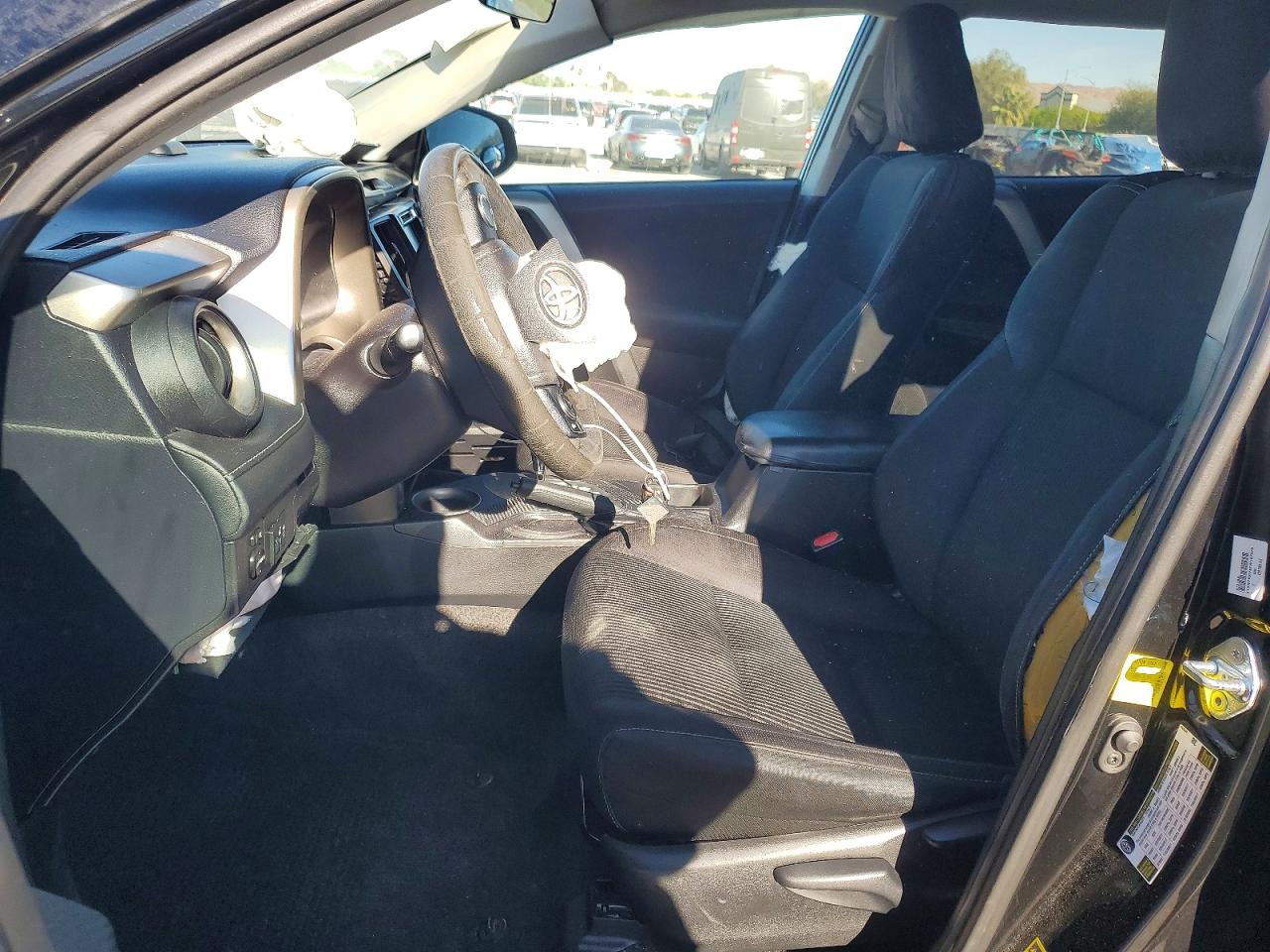 2015 TOYOTA RAV4 XLE photo 19