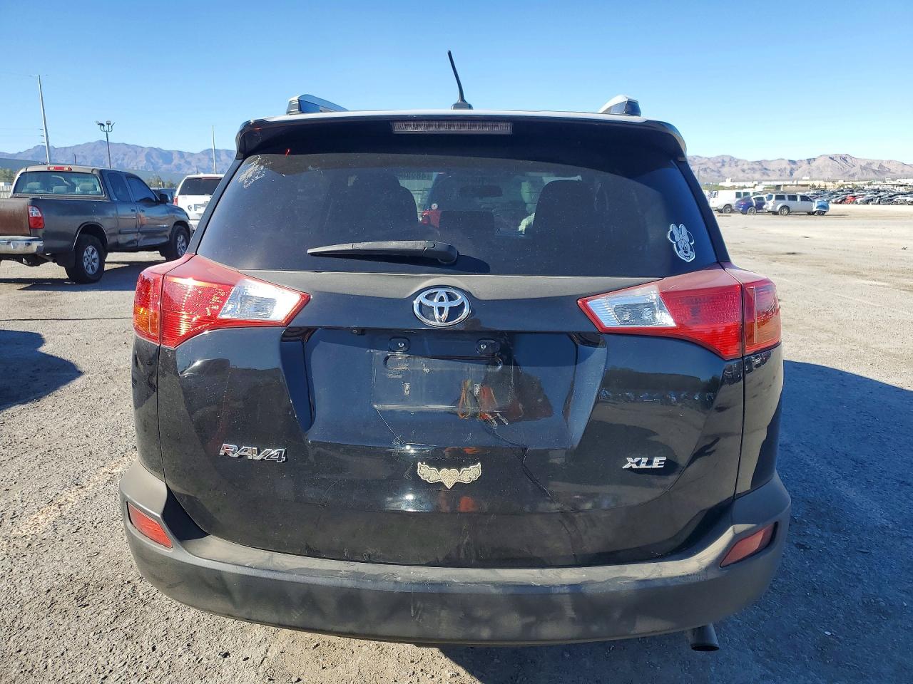 2015 TOYOTA RAV4 XLE photo 16