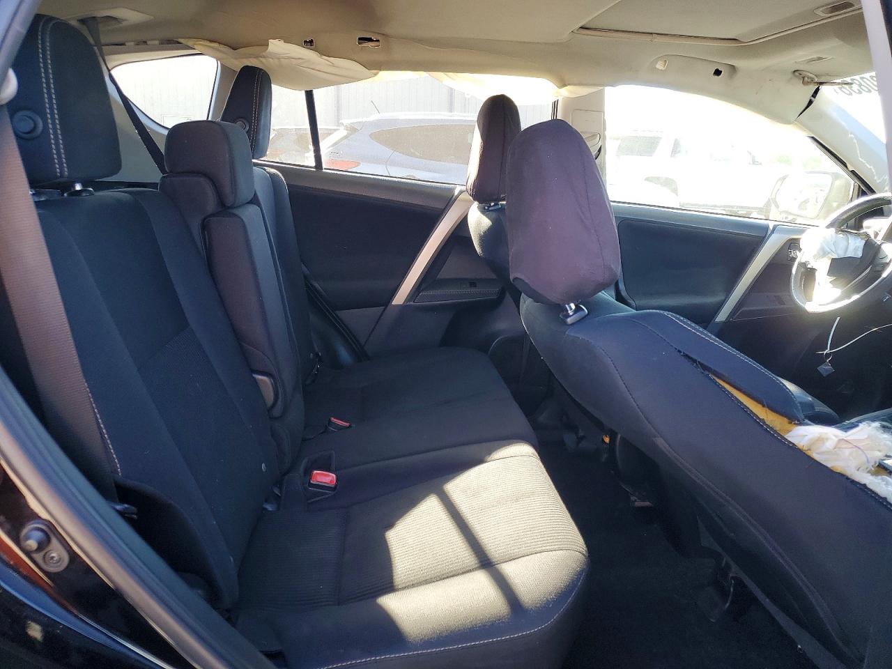 2015 TOYOTA RAV4 XLE photo 28