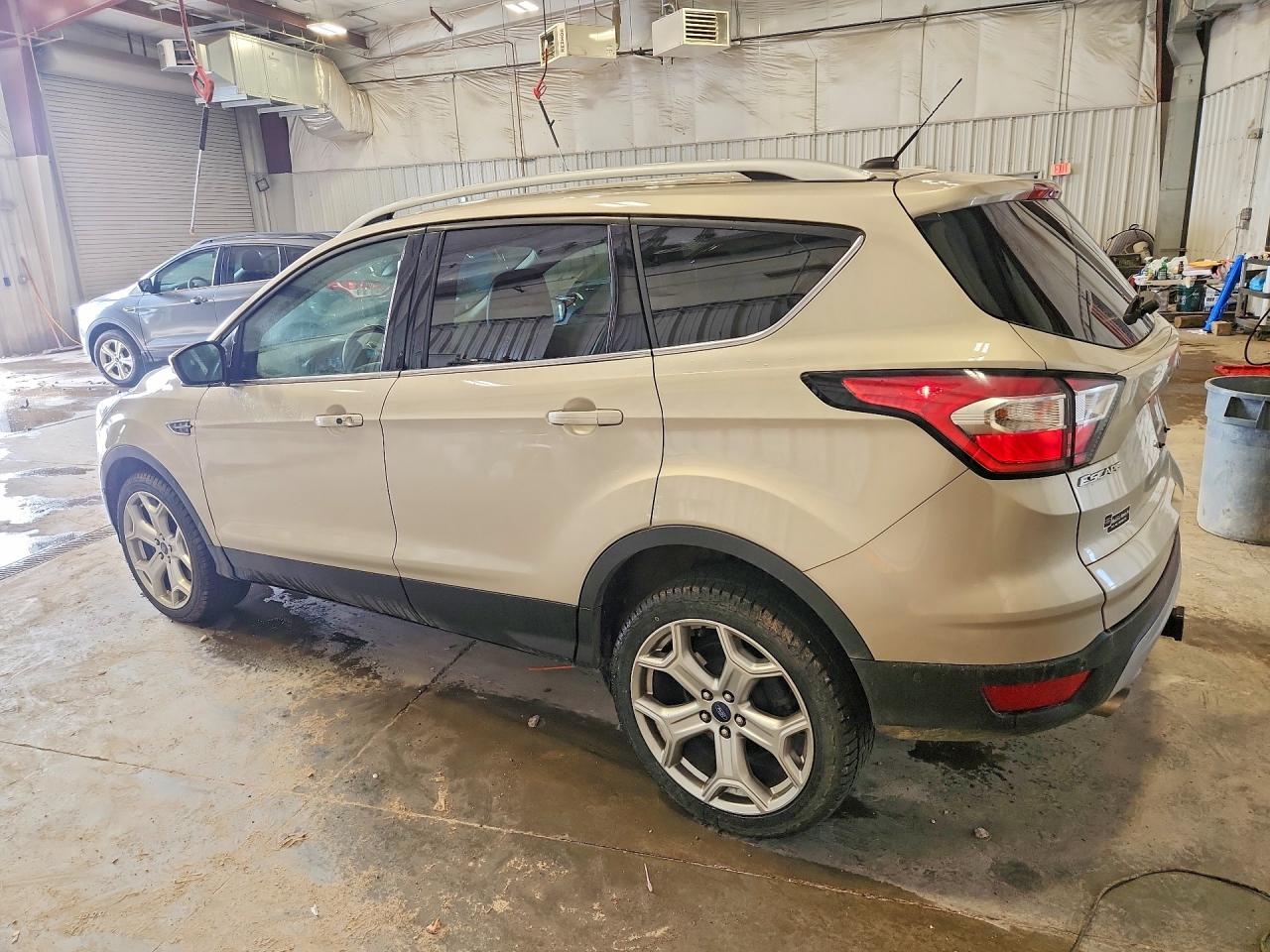 2017 FORD ESCAPE TITANIUM photo 3