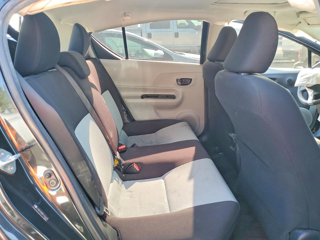 2013 TOYOTA PRIUS C THREE photo 10