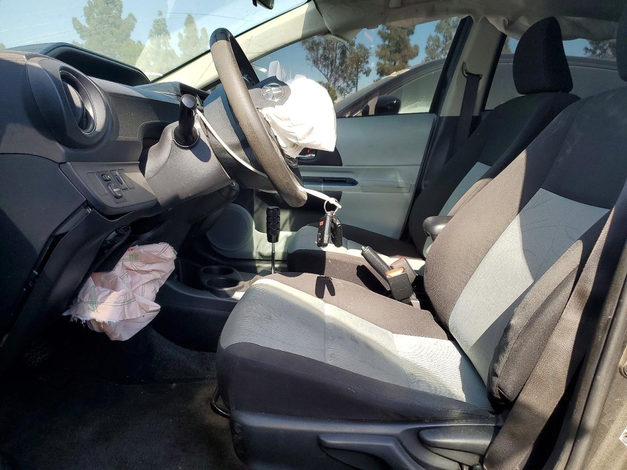 2013 TOYOTA PRIUS C THREE photo 7