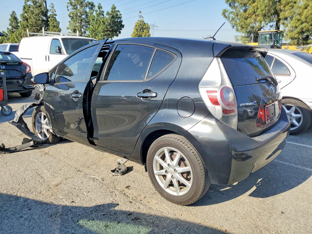 2013 TOYOTA PRIUS C THREE photo 2