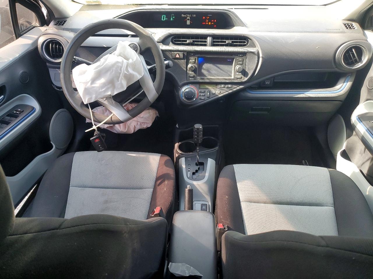 2013 TOYOTA PRIUS C THREE photo 8