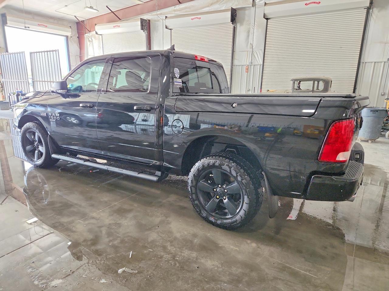 2019 RAM 1500 CLASSIC SLT photo 3
