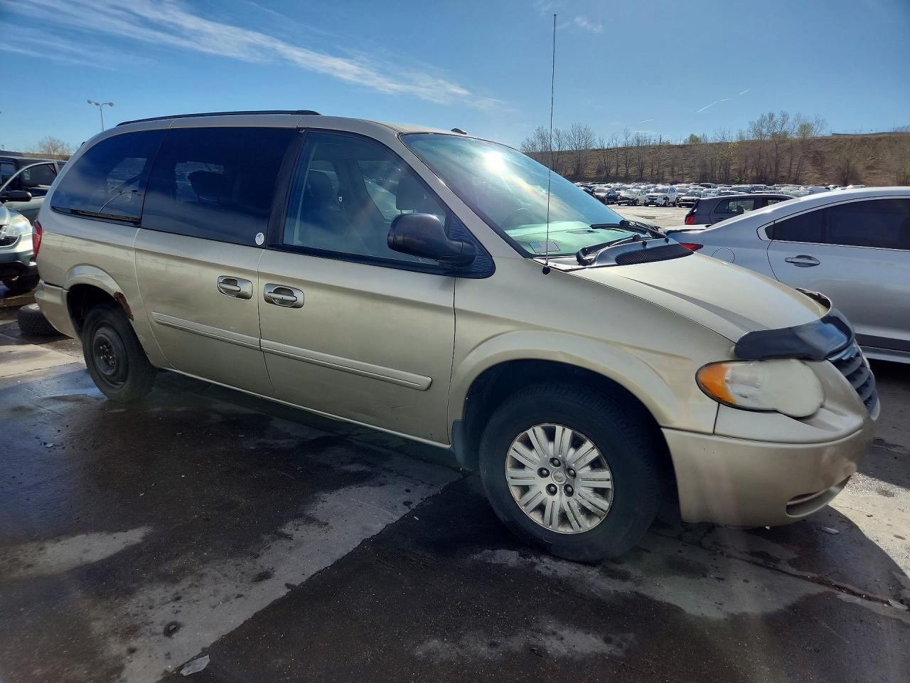 2007 CHRYSLER TOWN & COUNTRY LX photo 10
