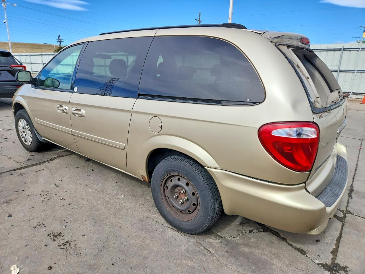 2007 CHRYSLER TOWN & COUNTRY LX photo 4