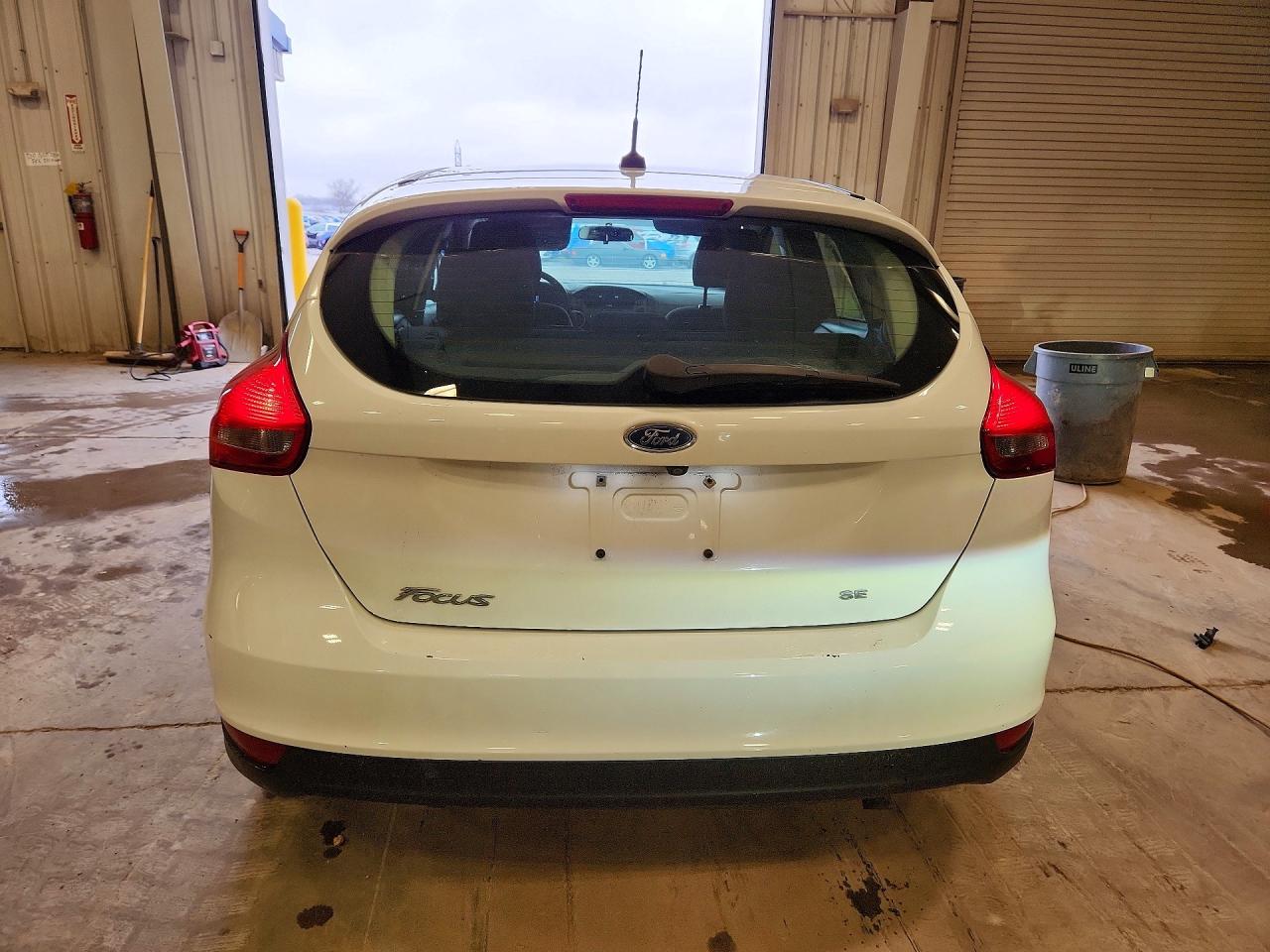 2018 FORD FOCUS SE photo 16
