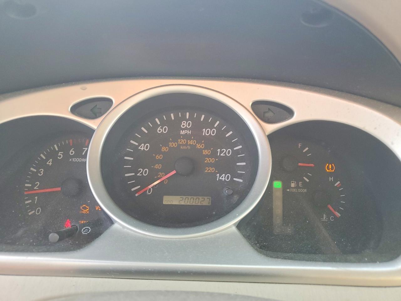 2004 TOYOTA HIGHLANDER LIMITED photo 25