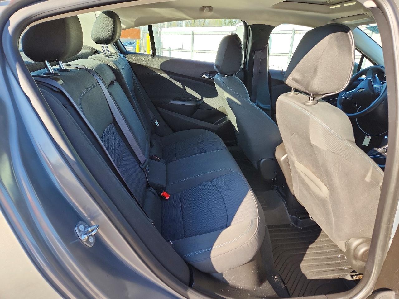 2017 CHEVROLET CRUZE LT photo 28