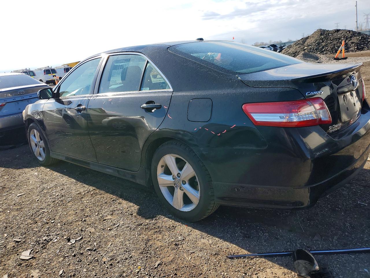 2011 TOYOTA CAMRY SE photo 2