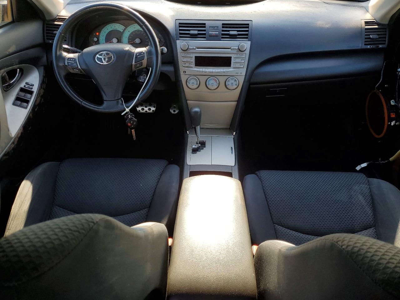 2011 TOYOTA CAMRY SE photo 8