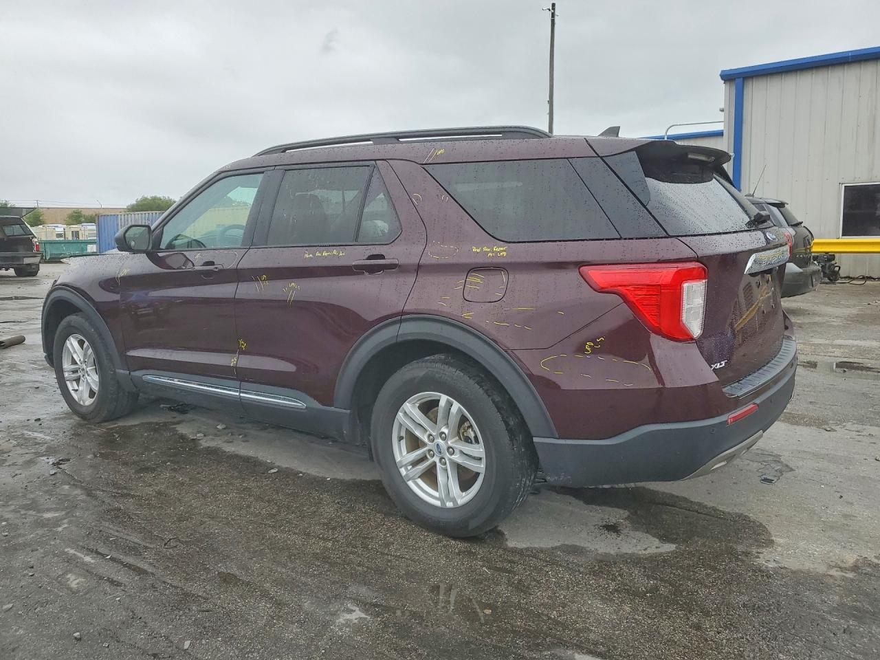 2023 FORD EXPLORER XLT photo 4
