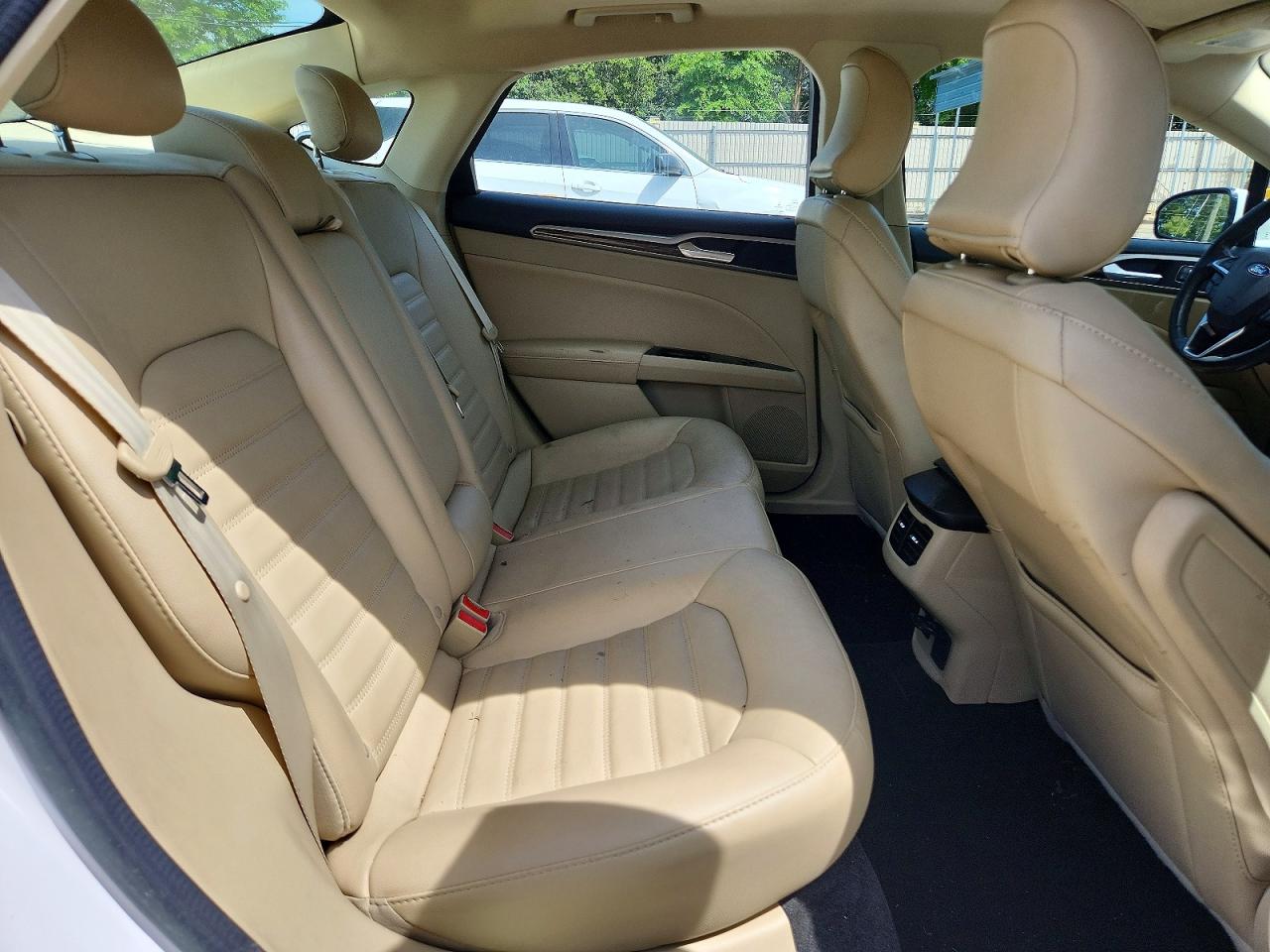 2016 FORD FUSION SE photo 19
