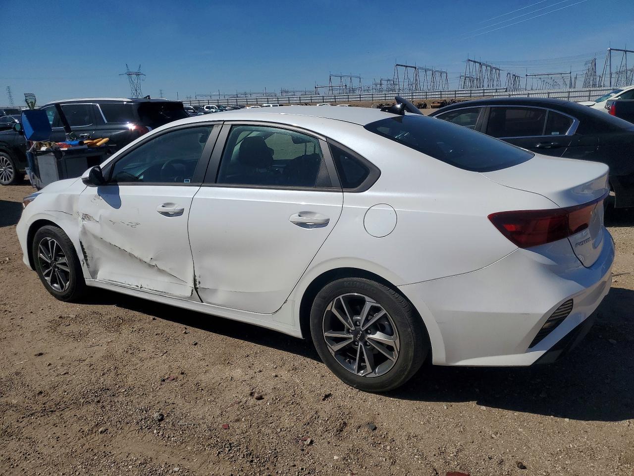 2023 KIA FORTE LXS photo 2
