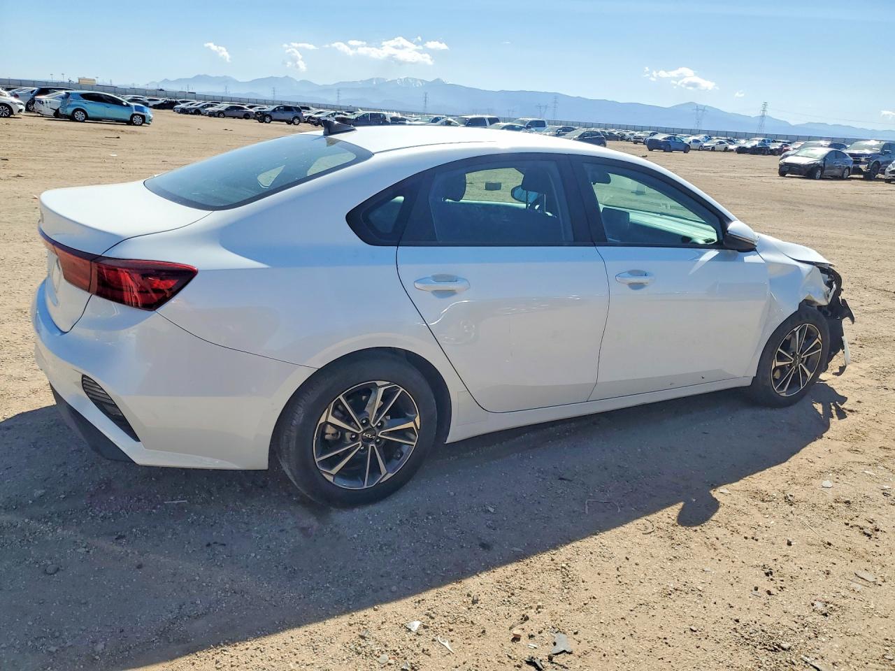 2023 KIA FORTE LXS photo 3
