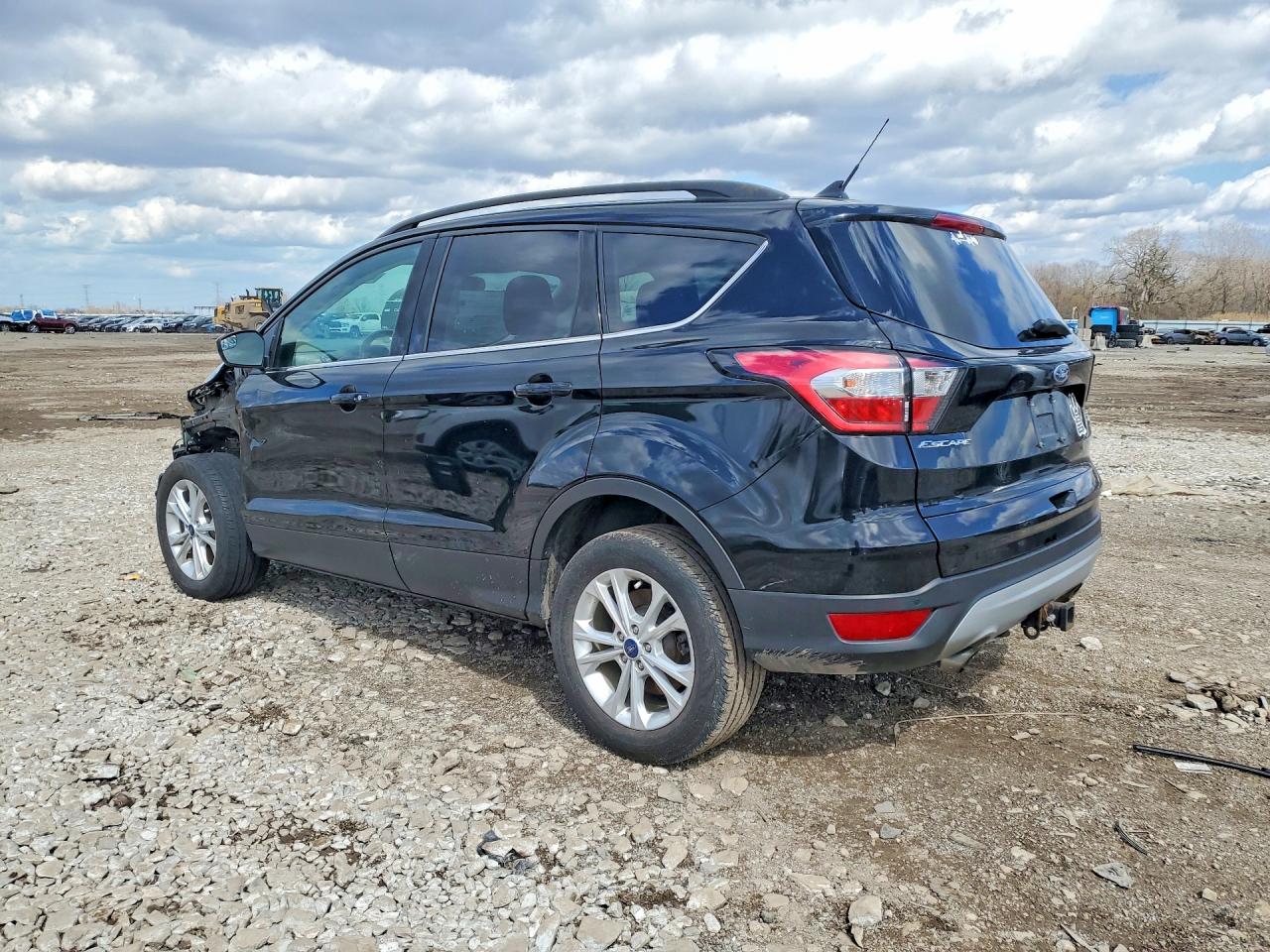 2018 FORD ESCAPE SEL photo 2