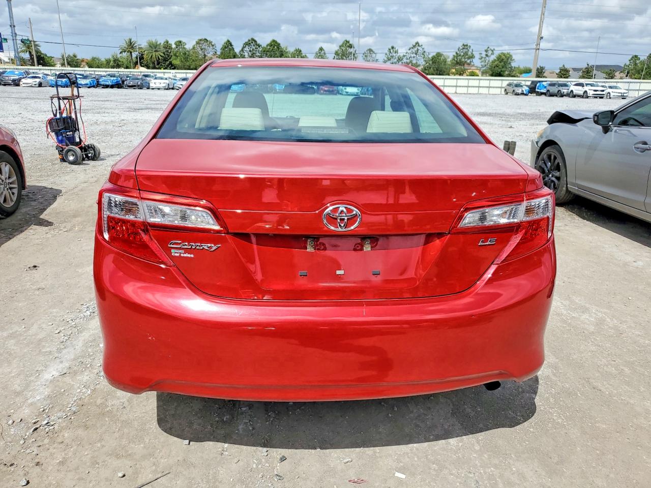 2014 TOYOTA CAMRY LE photo 16