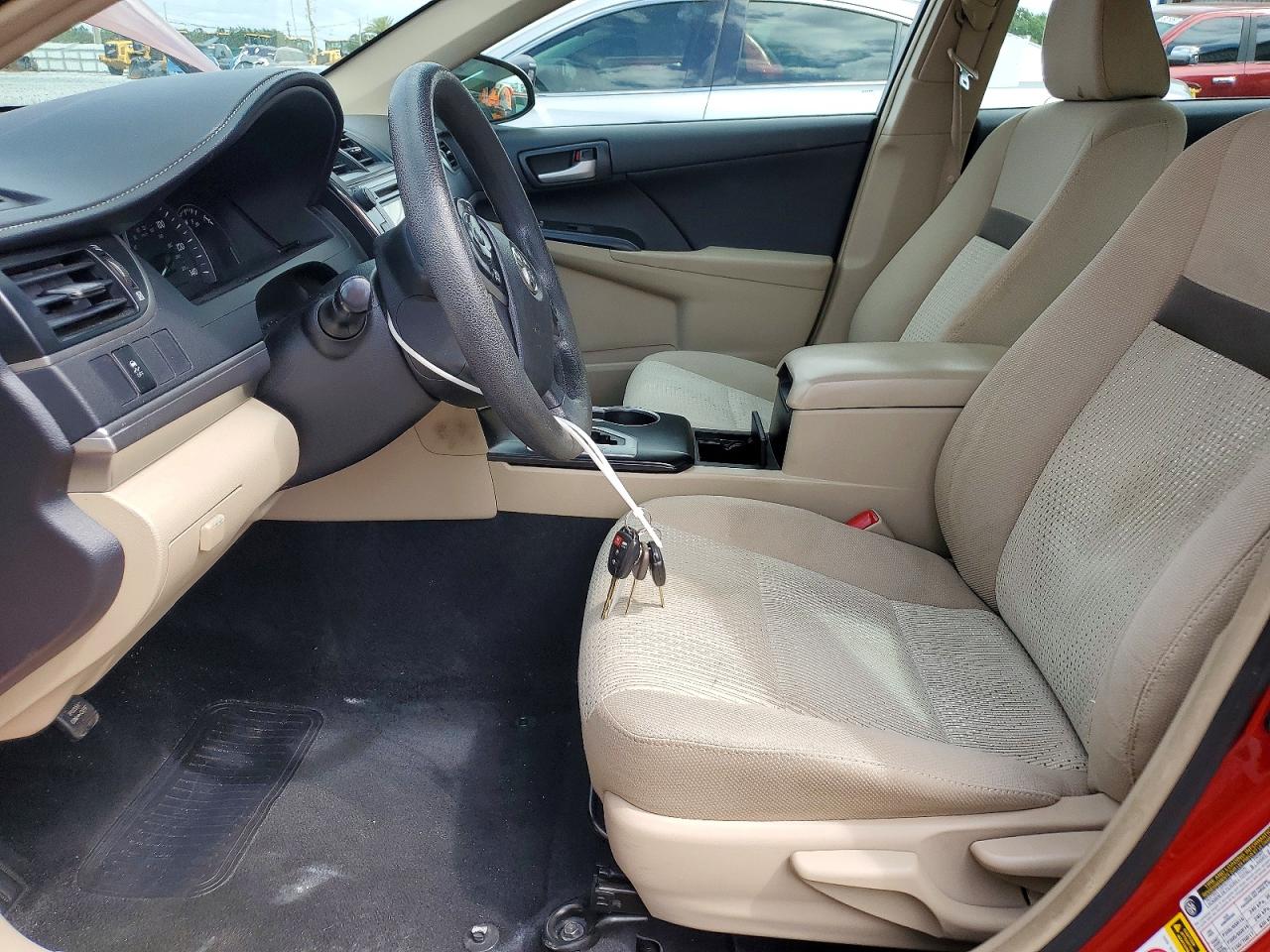 2014 TOYOTA CAMRY LE photo 19