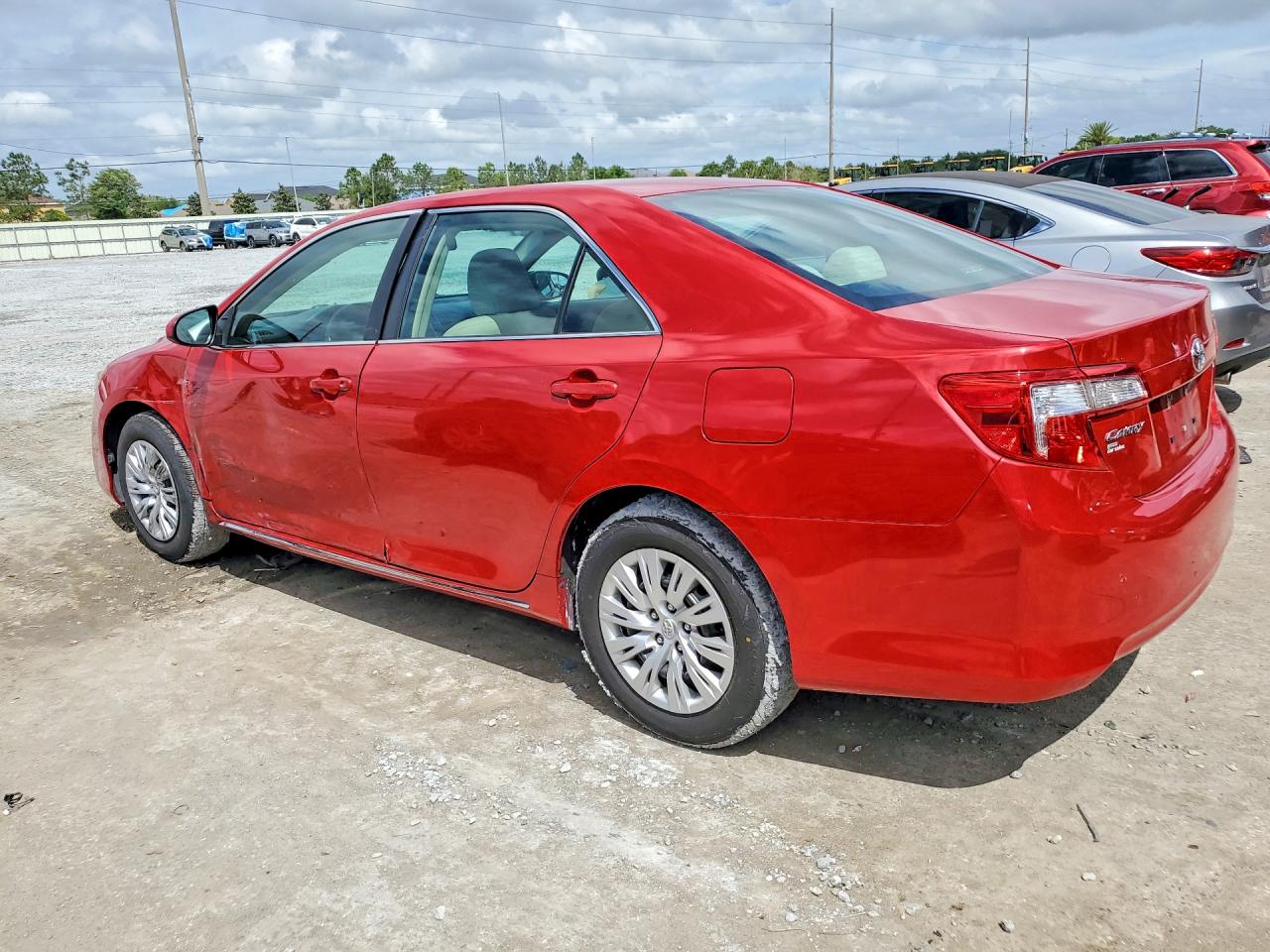 2014 TOYOTA CAMRY LE photo 4