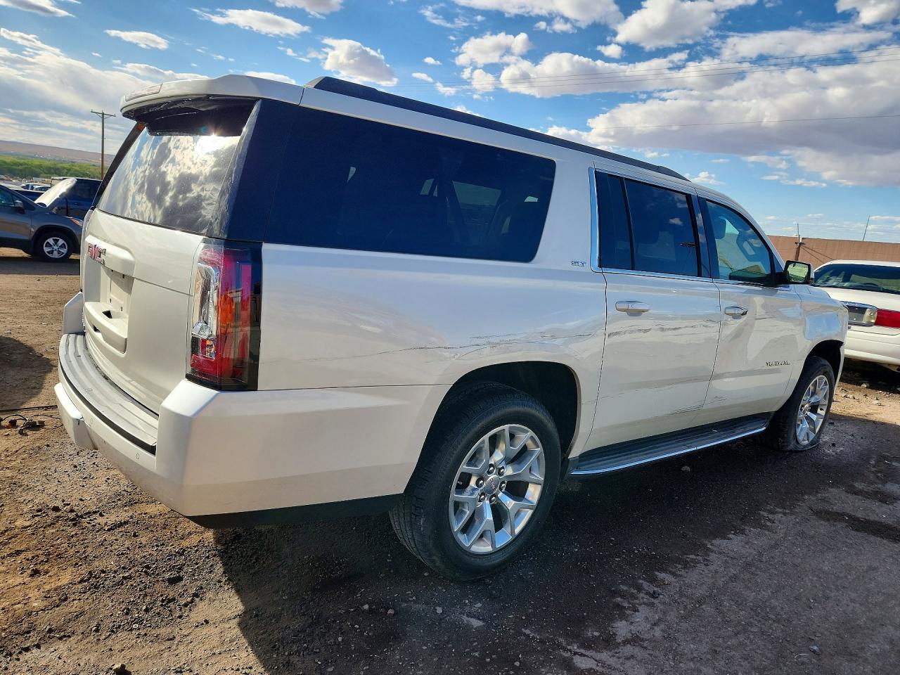 2015 GMC YUKON XL C1500 SLT photo 3