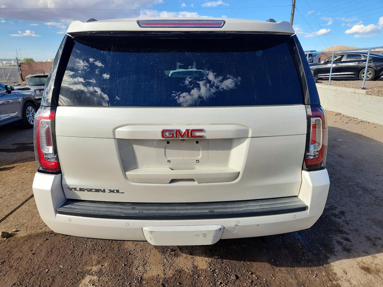 2015 GMC YUKON XL C1500 SLT photo 6