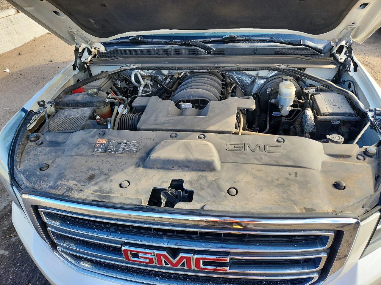 2015 GMC YUKON XL C1500 SLT photo 12