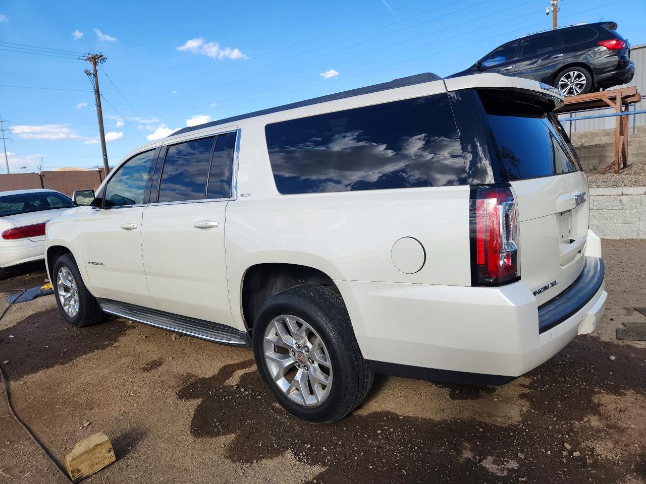 2015 GMC YUKON XL C1500 SLT photo 2