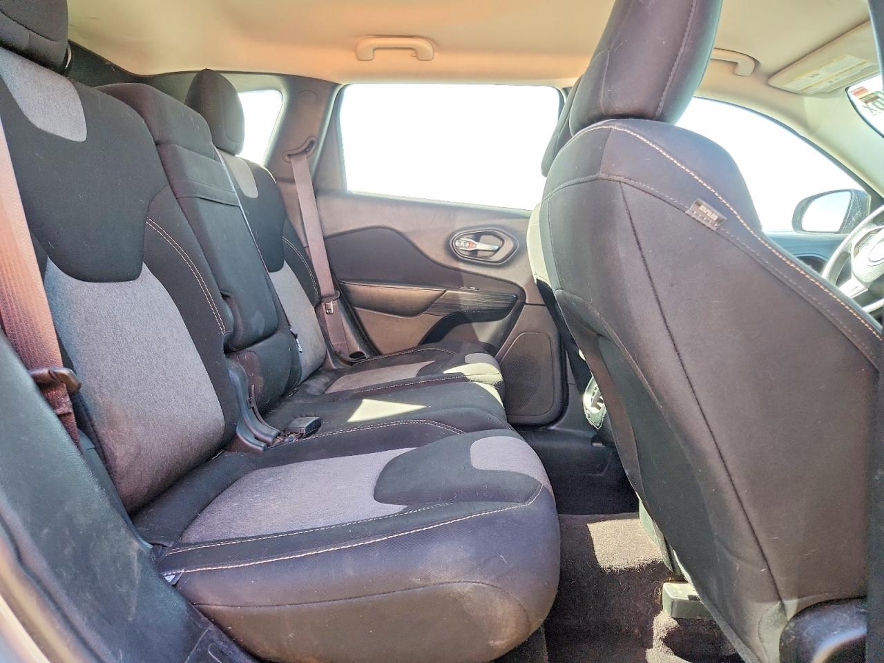 2016 JEEP CHEROKEE SPORT photo 19