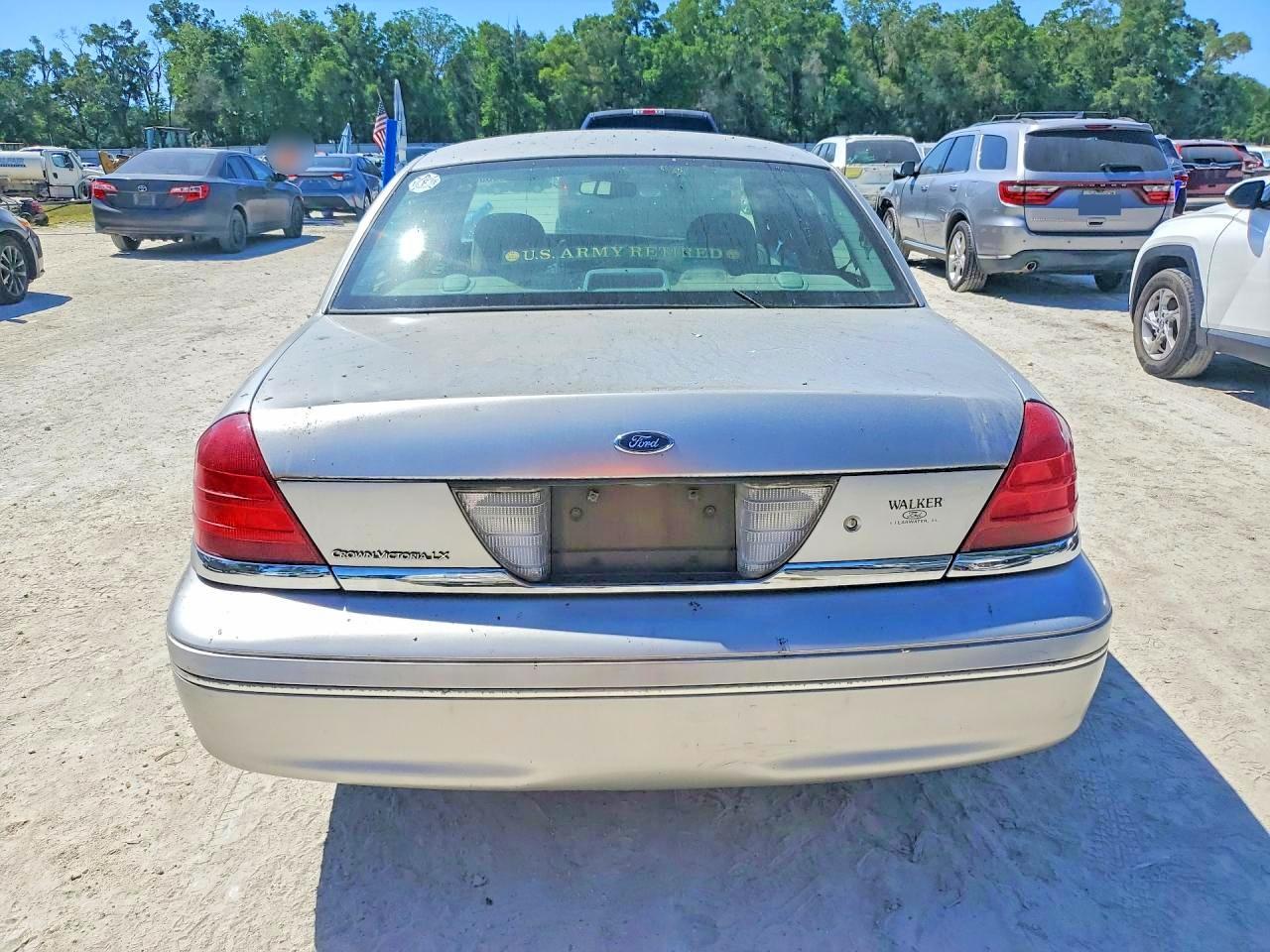 2004 FORD CROWN VICTORIA LX photo 16