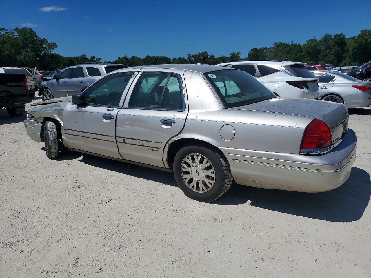 2004 FORD CROWN VICTORIA LX photo 4
