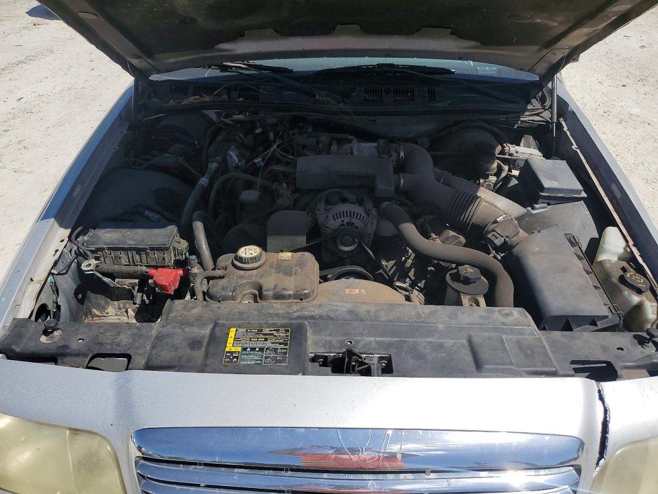 2004 FORD CROWN VICTORIA LX photo 31