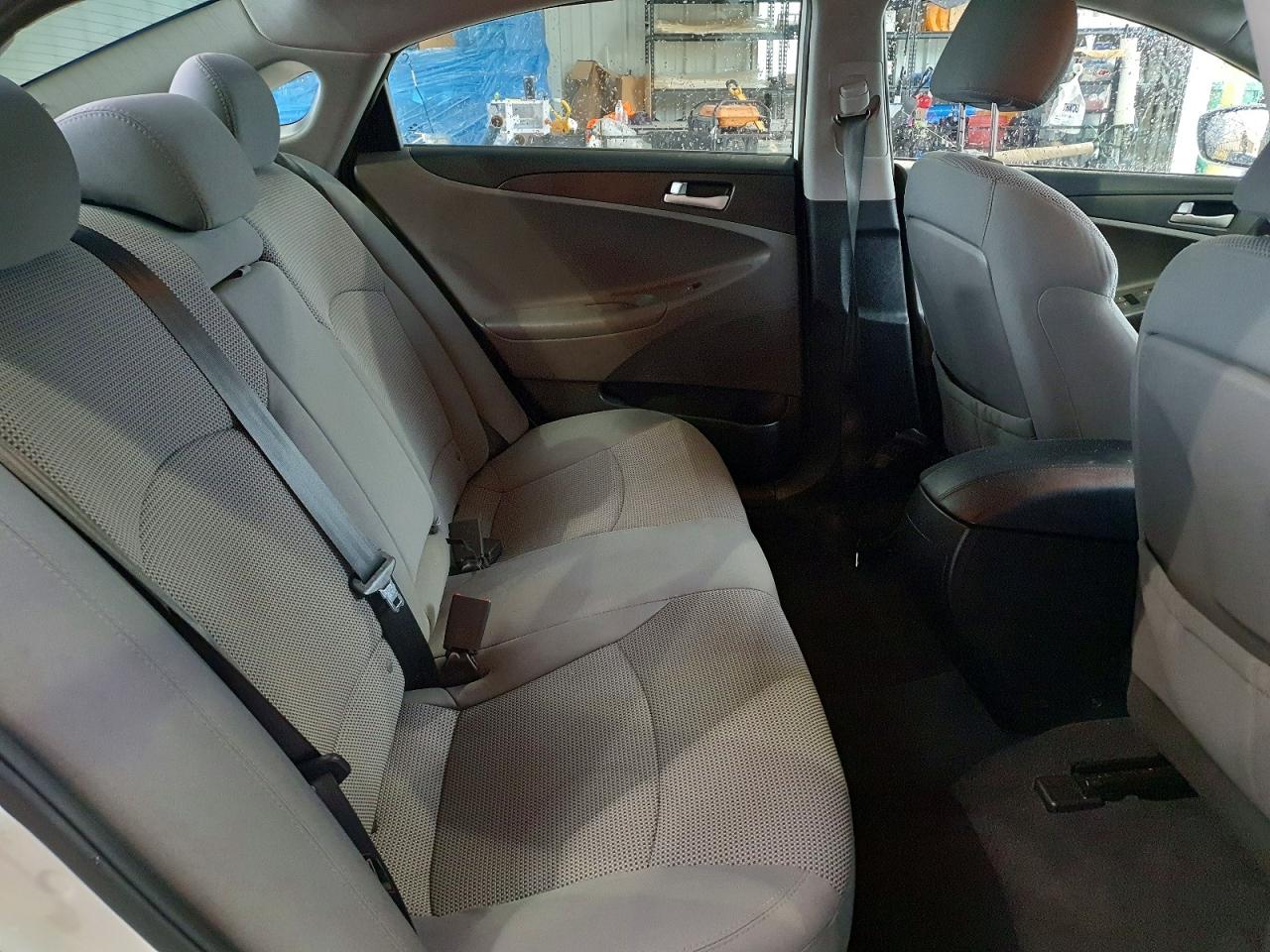 2014 HYUNDAI SONATA GLS photo 19