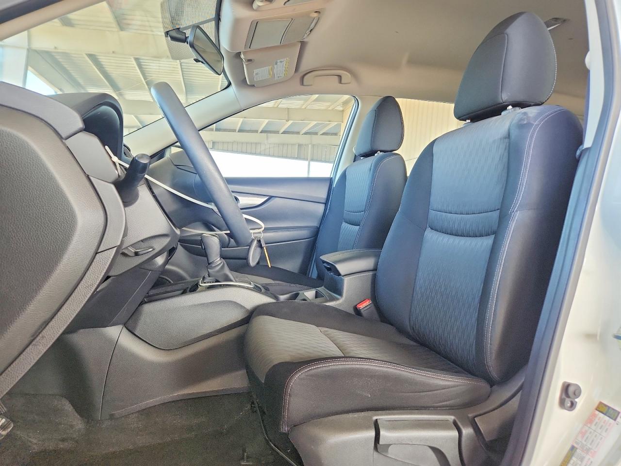 2017 NISSAN ROGUE S photo 13