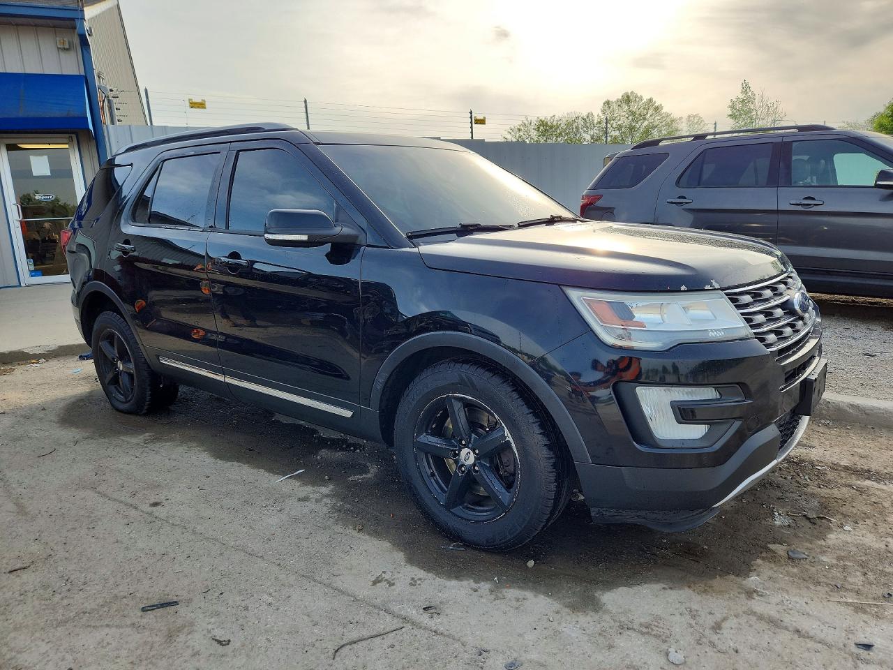 2016 FORD EXPLORER XLT photo 4