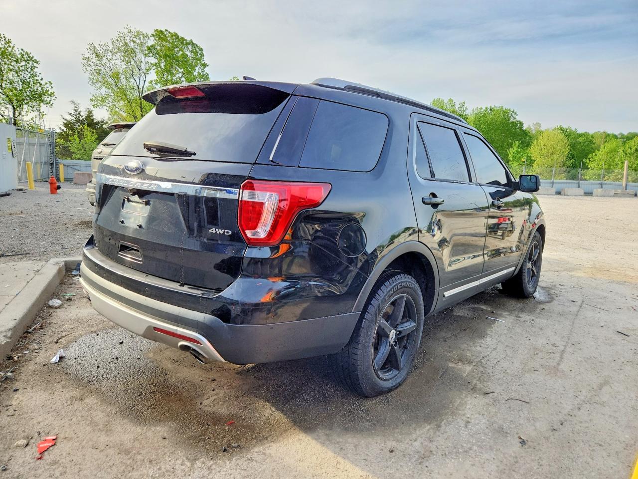 2016 FORD EXPLORER XLT photo 3