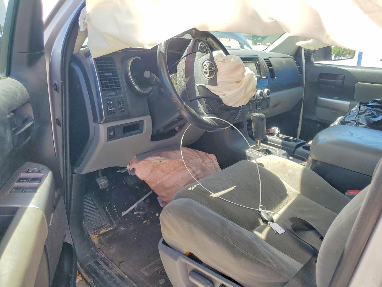 2018 TOYOTA SEQUOIA SR5 photo 15