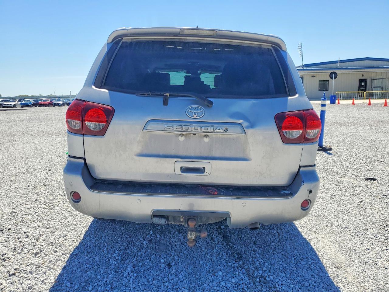 2018 TOYOTA SEQUOIA SR5 photo 11