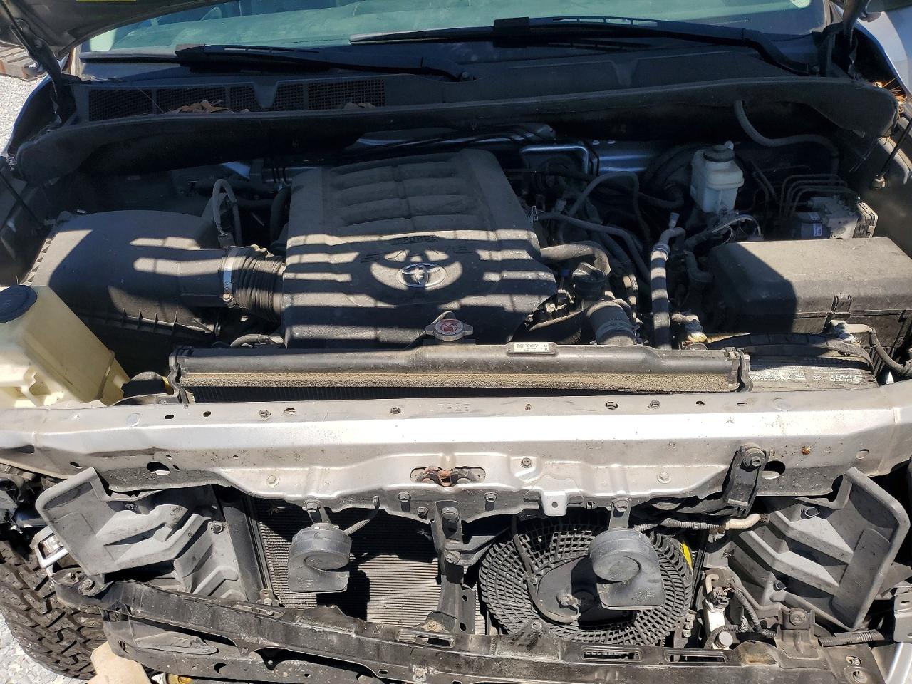 2018 TOYOTA SEQUOIA SR5 photo 23