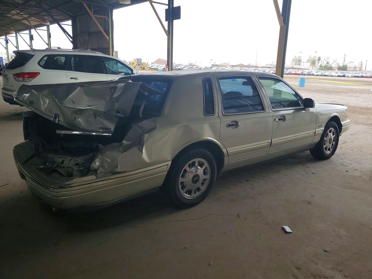 1997 LINCOLN TOWN CAR SIGNATURE photo 3