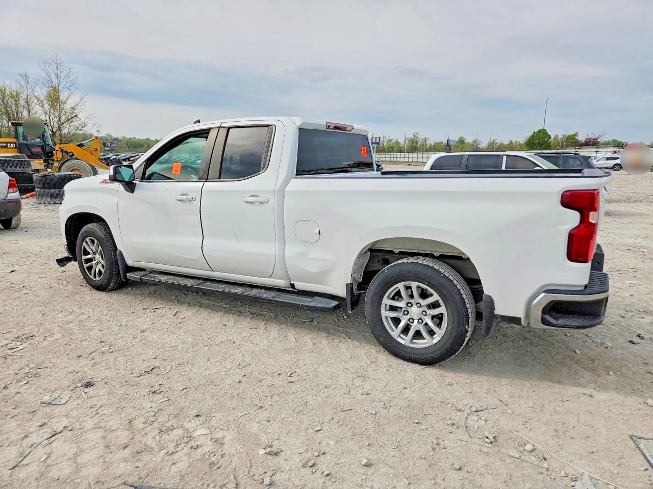 2019 CHEVROLET SILVERADO K1500 LT photo 3