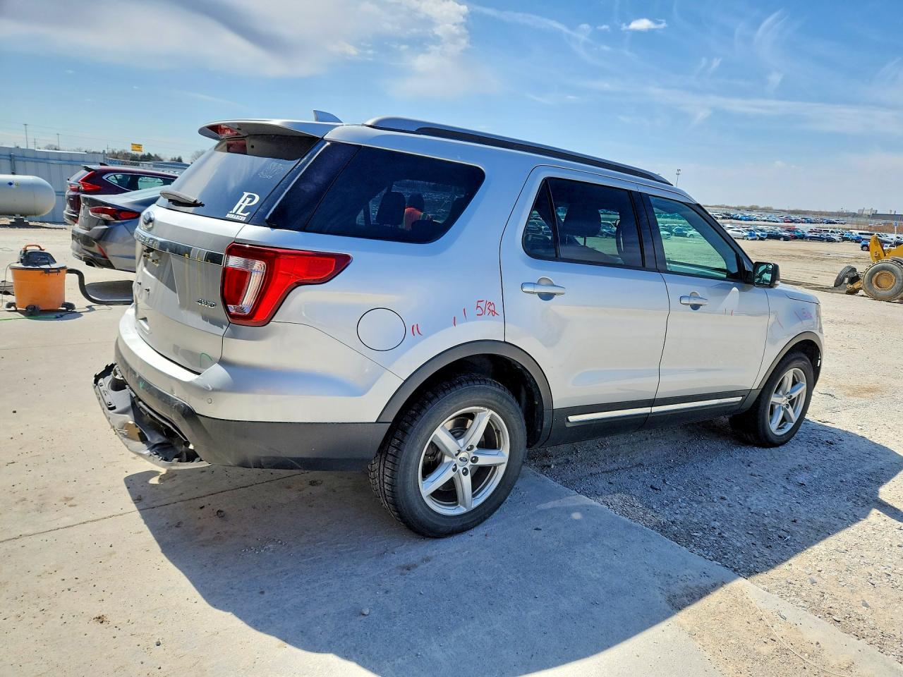 2017 FORD EXPLORER XLT photo 5